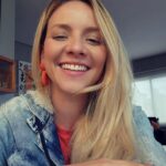Letícia Tomazella Instagram - De hoje... posando de gatcheenha depois de ser tão bem cuidada pela minha musa maravilhosa @neidebittencourtestetica (a melhor do mundo) e os deuses dos cabelos @vitrini_oficial ❤️