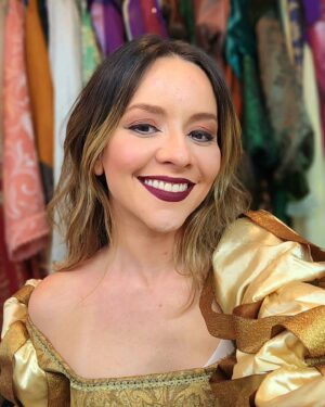 Letícia Tomazella Instagram - Catarina e camarim.

Sábados e domingos, no @teatrouol 🎭
