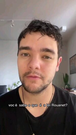 Letícia Tomazella Instagram - Eu tinha gravado um vídeo explicando pras pessoas que a vida do artista não é nem nunca foi uma mamata. E explicando sobre a lei Rouanet. Mas meu querido @luccaspapp fez um vídeo sobre a Rouanet tão, mas tão bem explicado, que compartilho aqui.

Então, pessoal, antes de falar em mamata ou em Lei Rouanet (que muitos acham que é uma lei que sai dando dinheiro público a artista, e definitivamente não é isso), estudem. Vejam esse vídeo. É curtinho e vale a pena.

Obrigada, Papp. ❤️