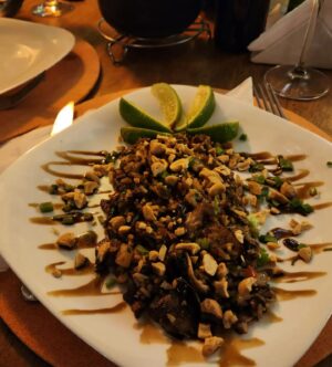 Letícia Tomazella Instagram - Meu Carnaval romântico delicioso em Visconde de Mauá, com direito a um jantar MARAVILHOSO no @cogumelobistro 💜 
Além de criarem pratos incríveis, também cultivam cogumelos e são especialistas no assunto... Que sabor! Sem palavras MESMO!

Quem não conhece Visconde de Mauá, favor conhecer LOGO. Eu não conhecia e estou apaixonada por esse paraíso! Natureza preservada, respeitada, revigorante, linda!
Dias especiais com meu amor @sergio.roizenblit ❤️

#viscondedemaua #valedopavao #maringamg #maringarj #meucarnaval #cogumelobistro