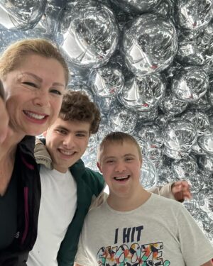 Leticia Calderón Instagram - 🎉Que final e inicio de año!!!! Lo más valioso con mis hijos 🥰