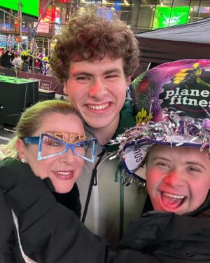 Leticia Calderón Instagram - 🎉Que final e inicio de año!!!! Lo más valioso con mis hijos 🥰