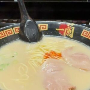 Leticia Calderón Instagram - Con la experiencia de viajar en el tren bala hacia Hiroshima. El Ave Fénix Impresionante y admirable. Y luego conociendo sus costumbres y comida. 🥘