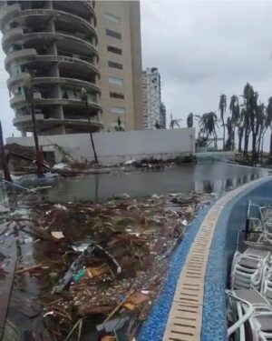 Leticia Calderón Instagram - Lo que con tanto esfuerzo logras desaparece en una noche. Lo que más me preocupa y duele es toda la gente que trabajaba ahí, sus familias, toda la gente de Guerrero. Dios, ayúdanos a salir pronto de esta desgracia. #tequeremosacapulco
