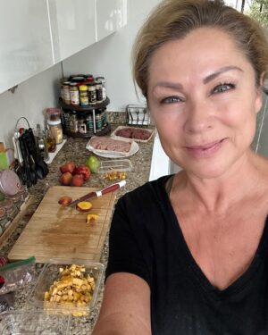 Leticia Calderón Instagram - Festejando 🇲🇽 con unos ricos chiles en nogada