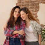 Leticia Dolera Instagram - Esta noche, tras la representación de MARCELA, Celia Freijeiro y yo haremos un coloquio con el público. ¡No os vayais! Queremos charlar con vosotras. 🔥 Y gracias gracias gracias una vez más, por llenar la sala cada noche. Estamos muy felices. 📸 @conchadelarosa