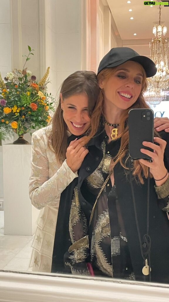 Leticia Dolera Instagram - Anoche celebramos la moda española y el talento y alegría de @teresahelbig de la mano de @yodona Y tuve la suerte de hacerlo acompañada de mujeres top @ruthllopis @mariam_hernan Gracias @valytyplace y @beautyexpertlancome