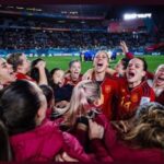 Leticia Dolera Instagram - Hace cinco años casi ni televisaban sus partidos. Han tenido todo un sistema cargado de prejuicios y discriminación en contra y aún así ahora son ¡¡CAMPEONAS DEL MUNDO!! 🔥🔥🔥 #referentes #campeonas
