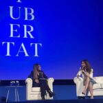 Leticia Dolera Instagram - Ayer fue un día intenso en Madrid donde tuve tiempo para todo: presentación de Pubertat por la mañana, reescritura del capítulo 5, mini siesta, parada en evento de @loewe, presentación por la noche de la temporada del año que viene de @hbomaxes , charleta en la plaza con @antonio_abeledo y @fionavq y metida en la cama viendo un capítulo de HACKS a las once 😎✌🏼 Ah! Y sí, crucé el centro de Madrid en zapatillas de hotel. Ahora ya de vuelta hacia Barcelona para seguir con la pre-producción del que es, por ahora, el proyecto más complejo que he hecho jamás. 💪🏼 A por ello.