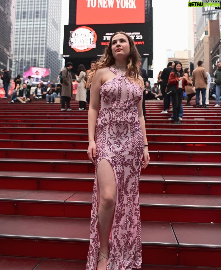 Lexia Hayden Instagram - Thank you to @elizabethcordeliaclothing and @mikechaiken #dreamscometrue #dreambig #runwaymodel