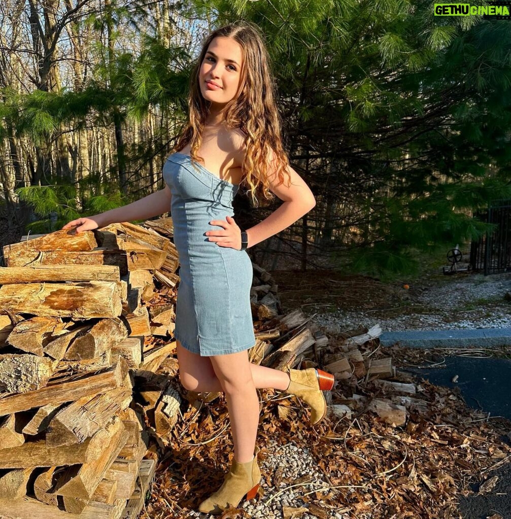 Lexia Hayden Instagram - 2024 SHEIN Music Fest  @sheinofficial @shein_us SHEIN MOD  Blue Summer Bodycon Dress Split Hem Tube Denim Dress ID: 14553291 Coupon code: MFLexia (Extra 15% off) #SHEINmusicfest #SHEINforAll #loveshein #ad