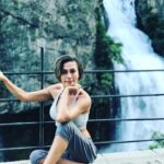 Leyla Bilginel Instagram - Hayat bir var bir yok... bir gün bir kuş misali... kanat çarptıkça yükselirsin semaya! Rabbimin bu dünyaya verdiği tüm güzellikleri solumak görmek koklamak ve dokunmayı bilmektir hayat! İşte yine doğanın bir başka güzelliği #kayseri #kapuzbaşışelalesi yüreğimi coşturdu. Şelalere karşı ayrı bir aşkım var. Çok seviyorum ve dünyadaki tüm şelaleleri görmeyi çok istiyorum! Diliyorum güzel allahım hepsini görmemi nasip eder! Ya peki siz biliyor muydunuz Kayseri’de böyle güzel şelaler olduğunu! Ben bilmiyordum üç ay öncesine kadar 🥰🙏