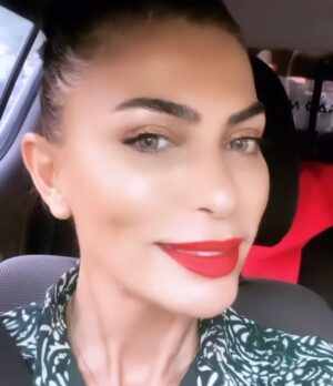 Leyla Bilginel Instagram - Canlar uzun zamandır makyaj yapmayan ben arada sırada bir kaç dokunuş yapıyorum. Nedir düşünceleriniz merak ediyorum. Tamamen doğal mı? Yoksa böyle biraz dişi dişi mi? Olmalı.! 🤔😋