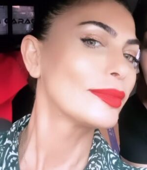 Leyla Bilginel Instagram - Canlar uzun zamandır makyaj yapmayan ben arada sırada bir kaç dokunuş yapıyorum. Nedir düşünceleriniz merak ediyorum. Tamamen doğal mı? Yoksa böyle biraz dişi dişi mi? Olmalı.! 🤔😋