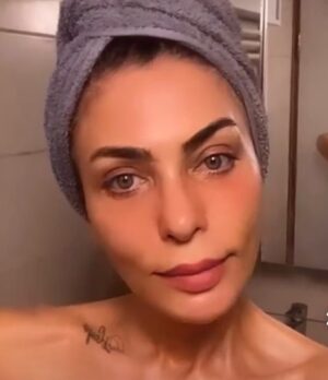 Leyla Bilginel Instagram - Canlar uzun zamandır makyaj yapmayan ben arada sırada bir kaç dokunuş yapıyorum. Nedir düşünceleriniz merak ediyorum. Tamamen doğal mı? Yoksa böyle biraz dişi dişi mi? Olmalı.! 🤔😋