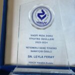 Leyla Feray Instagram - Bu kıymetli ödül için çok teşekkürler 💖🎭