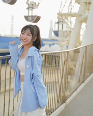 Li Chun Cho Instagram - -想跟我一起搭摩天輪嗎ʕ •ᴥ•ʔ
沒有的話我要自己去玩摟～～～～～
「群」身上下都是 @mlbkorea_taiwan