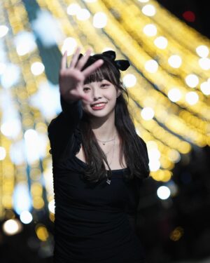 Li Chun Cho Instagram - - 今晚是平安夜🧑‍🎄聖誕快樂！
這個發文時間就知道不尋常
因為我忙完回家躺後 直接爆睡到現在
才想到要上來祝大家聖誕快樂🎄（刷刷存在( *｀ω´)
反正這幾天這麼冷 我是選擇讓棉被陪我過了
你們今天平安夜都怎麼過～～～

📷： @chunjack.t