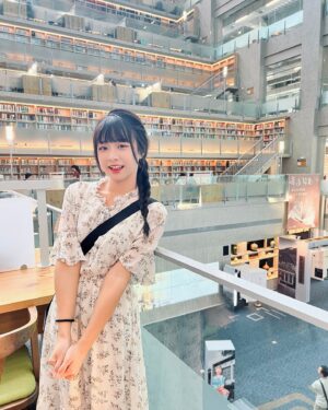 Li Chun Cho Instagram - -政大的圖書館好漂亮😍
早知道當年就用功一點了😭
話說 首圖到底是多想打排球？？？