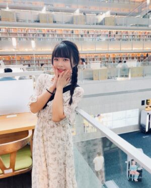 Li Chun Cho Instagram - -政大的圖書館好漂亮😍
早知道當年就用功一點了😭
話說 首圖到底是多想打排球？？？