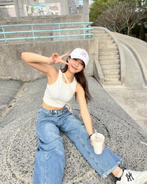 Li Chun Cho Instagram - -
今天回母校（國小 國中）
沒想到老師還記得我😝
一定是因為我是乖寶寶👶