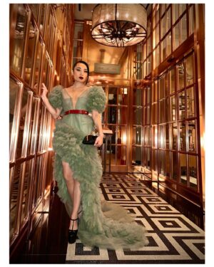 Li Jun Li Instagram - 🇬🇧 Thank you, London for celebrating the premiere of @babylonmovie last week ♥️ And thank you, @gucci for this beautiful and unforgettable dress, Lady Fay would be proud. 🎋

Stylist | @highheelprncess 
Dress, Shoes   Clutch | @gucci 
Press Look | @louisvuitton 
Makeup | @sarahillmakeup 
Hair | @miguelmartinperezldn 
Jewelry | @rachelbostonjewellery 
@personapr | @jadejacquelyn 
#babylonmovie