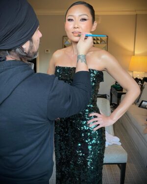 Li Jun Li Instagram - 🪲🖤🦚 
#GovernorsAwards
@highheelprncess
@prada 
@lorraineschwartz 
@rokaelbeauty
@kattthompson
@personapr