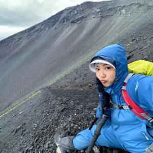 Li Sum Ling Instagram - .
終於上到富士山🗻
一路都想去
順應天意同任性嘅我等到機會了
係Gao芯假期同collar全日制學院完左之後
留低登山 送自己一份禮物

好想分享比大家
所以拍左個vlog
設備簡陋，希望大家唔好介意🤧

收到大家嘅留言
感謝你哋嘅鼓勵
我都知好危險
不過唔使擔心
除咗兩隻腳甲瘀咗到而家都未好返
同埋撼親隻腳之外冇乜大礙🤧

好感謝我嘅剪接師
將我啲非常劣質嘅影片剪到咁順
多謝你嘅用心
大癲 @kennethtang1102 

俾大家睇吓自編自導自演嘅過程🤭
感受收錄係my YouTube channel 裏面
希望大家睇得開心，順便可以幫手cls☺️
感謝你們💕