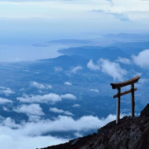 Li Sum Ling Instagram - .
終於上到富士山🗻
一路都想去
順應天意同任性嘅我等到機會了
係Gao芯假期同collar全日制學院完左之後
留低登山 送自己一份禮物

好想分享比大家
所以拍左個vlog
設備簡陋，希望大家唔好介意🤧

收到大家嘅留言
感謝你哋嘅鼓勵
我都知好危險
不過唔使擔心
除咗兩隻腳甲瘀咗到而家都未好返
同埋撼親隻腳之外冇乜大礙🤧

好感謝我嘅剪接師
將我啲非常劣質嘅影片剪到咁順
多謝你嘅用心
大癲 @kennethtang1102 

俾大家睇吓自編自導自演嘅過程🤭
感受收錄係my YouTube channel 裏面
希望大家睇得開心，順便可以幫手cls☺️
感謝你們💕
