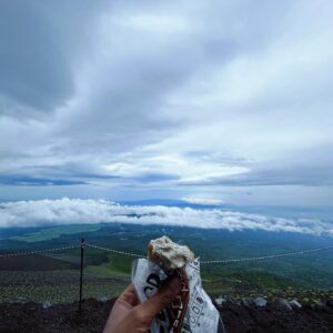 Li Sum Ling Instagram - .
終於上到富士山🗻
一路都想去
順應天意同任性嘅我等到機會了
係Gao芯假期同collar全日制學院完左之後
留低登山 送自己一份禮物

好想分享比大家
所以拍左個vlog
設備簡陋，希望大家唔好介意🤧

收到大家嘅留言
感謝你哋嘅鼓勵
我都知好危險
不過唔使擔心
除咗兩隻腳甲瘀咗到而家都未好返
同埋撼親隻腳之外冇乜大礙🤧

好感謝我嘅剪接師
將我啲非常劣質嘅影片剪到咁順
多謝你嘅用心
大癲 @kennethtang1102 

俾大家睇吓自編自導自演嘅過程🤭
感受收錄係my YouTube channel 裏面
希望大家睇得開心，順便可以幫手cls☺️
感謝你們💕