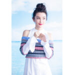 Li Bingbing Instagram - 🌞🐬🌴☁️🌊猜猜我在哪？