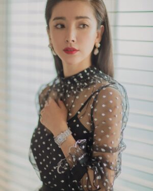 Li Bingbing Instagram - The outfit for the day 😘❤️💕#themeg #libingbing