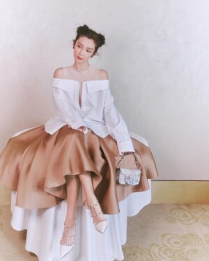 Li Bingbing Instagram - Minimal but unlimited. 
@maisonvalentino @wmagchina 
#UnboxingValentino