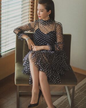 Li Bingbing Instagram - The outfit for the day 😘❤️💕#themeg #libingbing