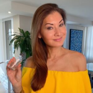 Liberté Chan Instagram - ☀️ Sunshine in a Bottle ☀️

Just over here sipping my way to wellness 🍍🍋🫚

This week’s batch of cold pressed juice is aimed at reducing inflammation, boosting my immune system and aiding in digestion.

As most of you know, I make a batch of juice every week. It’s cost-saving, super easy with a good juicer and gives you a concentrated boost of nutrients in a cute little shot.

This week, I kept it simple and used three of my favorite anti-inflammatory foods: 

🍋 Lemon (juicing lemons offers a burst of vitamin C, boosts your immune system, aids digestion, and helps detoxify your body

🫚Ginger (Ginger contains gingerol, a compound known for its medicinal properties; Ginger helps to soothe the digestive tract and reduce nausea)

🍍Pineapple (Certain anti-inflammatory ingredients have natural pain-relieving properties. Pineapple, for example, contains bromelain, an enzyme that helps reduce pain and swelling, particularly in conditions like osteoarthritis)

I used a juicer by: @frettausa 
#juicingforhealth #batchjuicing #healthylivinglifestyle #healthylifestyle #antiinflammatory #antiinflammatoryfoods