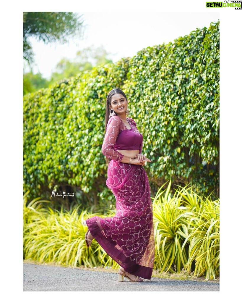 Likitha Murthy Instagram - Zee Kutumbam awards 2023🫰 #zeekutumbam #designerwear #mua Styled by: @apoorva_reddy_yaramala Mua: @uk_make_over Outfit: @swathikondabala_label Earrings: @anyas_2020 Pc: @mohan_.portraits