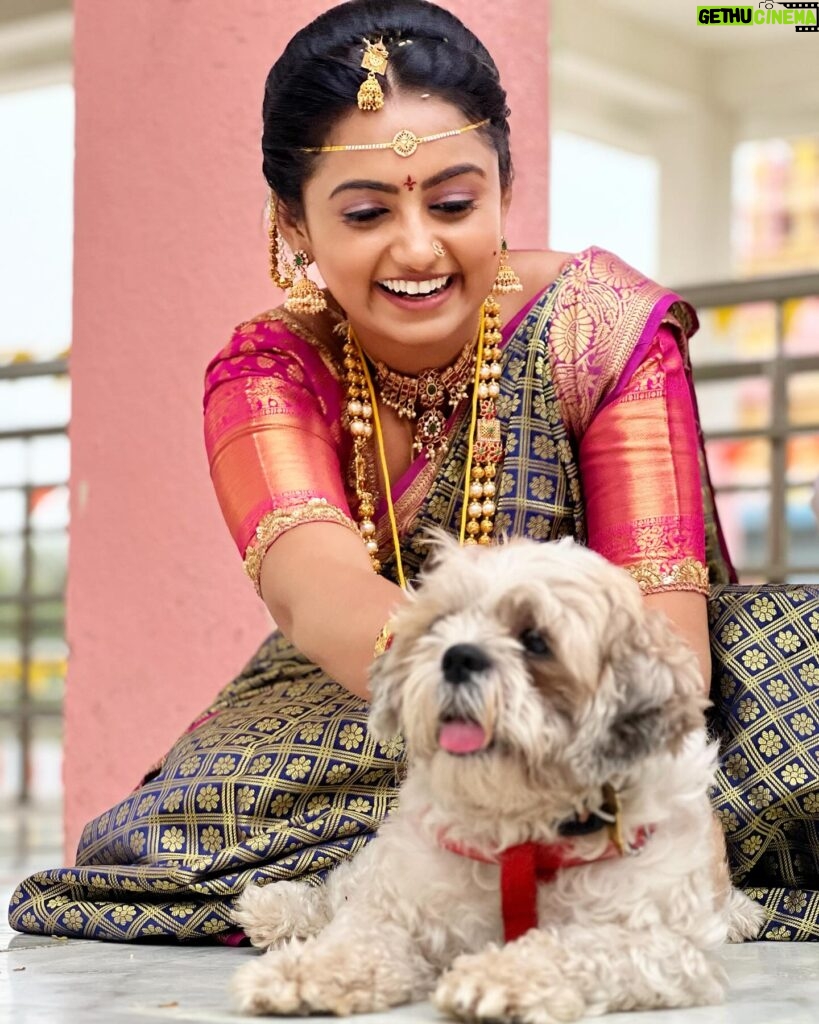 Likitha Murthy Instagram - Not sooo dog lover but love to pet them….🥰🥰😅 @im__urs__physco 🐶 Is there anyone who can relate to me??
