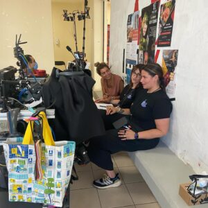 Lila Baklesi Instagram - Το «ΣΩΣΕ ΜΕ» στο NETFLIX
Μεγάλη χαρά για αυτή τη δουλειά και τους συνεργάτες μπροστά και πίσω από τις κάμερες 🧡

Βασισμένο στο βιβλίο του @disimos1 
Σκηνοθεσία: Πιέρρος Ανδρακάκος @pierrosandrakakos 
Σενάριο: @disimos1 @pierrosandrakakos Βαγγέλης Νάσης
Διεύθυνση Φωτογραφίας: @vasilis_kasvikis 
Casting: @sofiacasting1  @ready2cast 
Ενδυματολόγοι: @evelyna_darzenta @annazotou 
Σκηνογράφος: @doumasj 
Βοηθός Σκηνοθέτη: @mple_kounoupidi 
Β’ βοηθός σκηνοθέτη: @georgetsirogiannis 
Script: @kwnina.v 
Μακιγιάζ: @gioapal 
Hair Stylist: @kaitiaravantinou 
Ηχολήπτης: @fotiadis_location_sound 
Sound Design: @md_recording_studios 
Πρωτότυπη Μουσική: @stavrosmarkonis 
Μοντάζ: @xrmarkakis 
Showrunner: @ydonos 
Executive producer: @iskasm