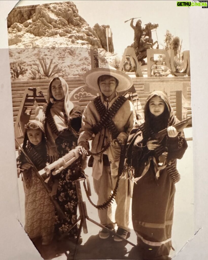 Lila Downs Instagram - En el cerro de la Bufa en Zacatecas nos encontramos con este fotógrafo del tiempo😵‍💫🫥🤠con Pancho Villa en su caballo