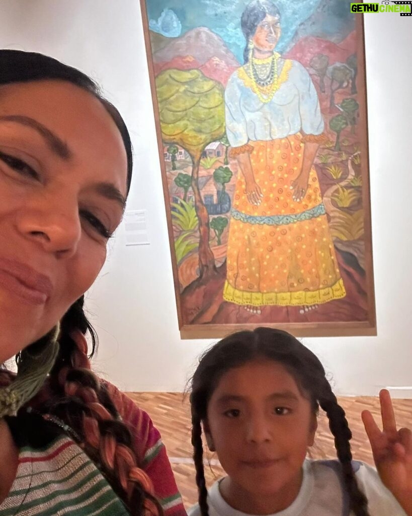 Lila Downs Instagram - ¿Les gustan los museos? A nosotras nos encantan! Qué lindo fue visitar el @museoartemodernomx. ¿Cuál es su obra favorita o artista favorita/o mexicana/o? Los leemos 👀 #LilaDowns #MAM #artemoderno #artecontemporaneo