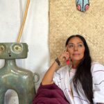 Lila Downs Instagram – Tocar con las manos la madera, el algodón, el barro, cuero, hierro, cobre y hasta el pan! Son parte de una tradición y sobre todo de una labor dedicada a la habilidad, técnica y tiempo, y de entender el material y compartir un talento del trabajo manual que transmite un amor por el material de la zona, de nuestras raíces y de nuestras costumbres.

Hoy festejamos a las y los artesanos del mundo porque son quienes nos ayudan a preservar las tradiciones. 

Cuando compres artesanías, procura pagar un precio justo, pues es la mejor manera de reconocer su trabajo. Al adquirir una artesanía, estás llevando a casa un tesoro artístico y cultural.

#DiaDelArtesano #19marzo #tradiciones #oaxaca #tradicionesmexicanas🇲🇽