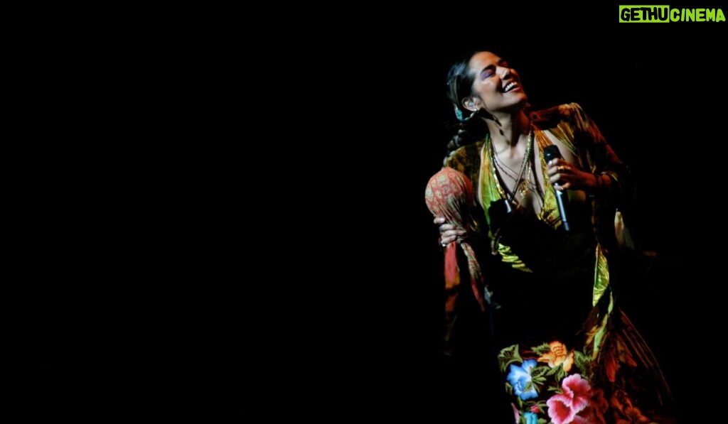 Lila Downs Instagram - En 2006 aterrizamos en Londres 🇬🇧. Llegamos a ese lugar maravilloso donde se han presentados grandes colegas, el @barbicancentre. We are very excited to return on April 12! 🇲🇽! It’s time for music and Mexican celebration! 🤠🫶🏽 Lila Downs La Peligrosa! 📸: Damian Rafferty #LilaDowns #UK #London #mexicanculture #musicamexicana