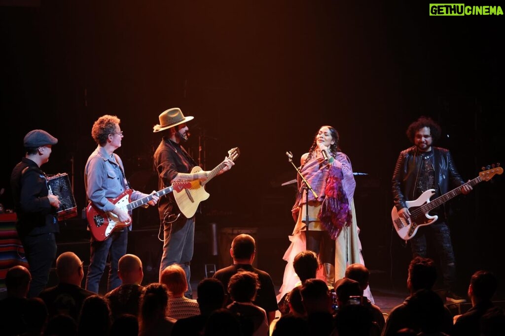 Lila Downs Instagram - #photo #work @barbicancentre for @liladowns #concert inn#london for @lalineafestival #photooftheday #photoeveryday #photographers #music #musicphotography #musicphotographer #live #livemusic #mexico #canon #canonphotography #canonr6 #photos by @rogeralarconphoto