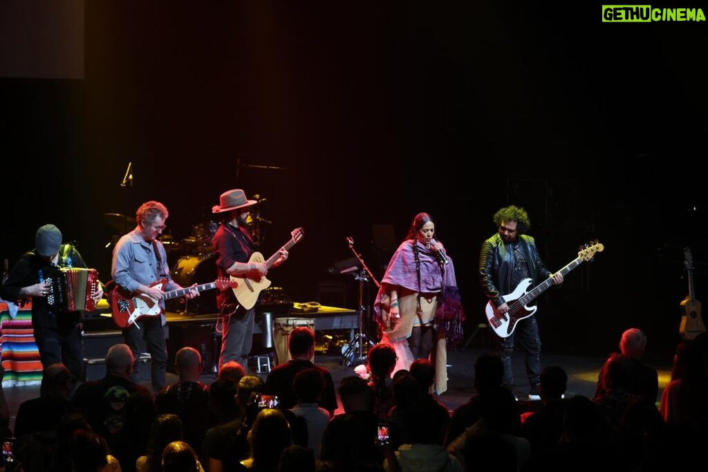 Lila Downs Instagram - #LaLinea24 launched in style with @liladowns at a sold out @barbicancentre last night. 🇲🇽 La Jefa backed by her beautiful band performed a set from down the ages. Fantastic opening from London’s own @mariachilasadelitas La Linea continues tonight with @anatijoux @montaneramusica at @villageunderground Tickets available at @lalineafestival & at the door ☀️ #liladowns #barbican #lalinea24 📸 @rogeralarconphoto & @dosconejo