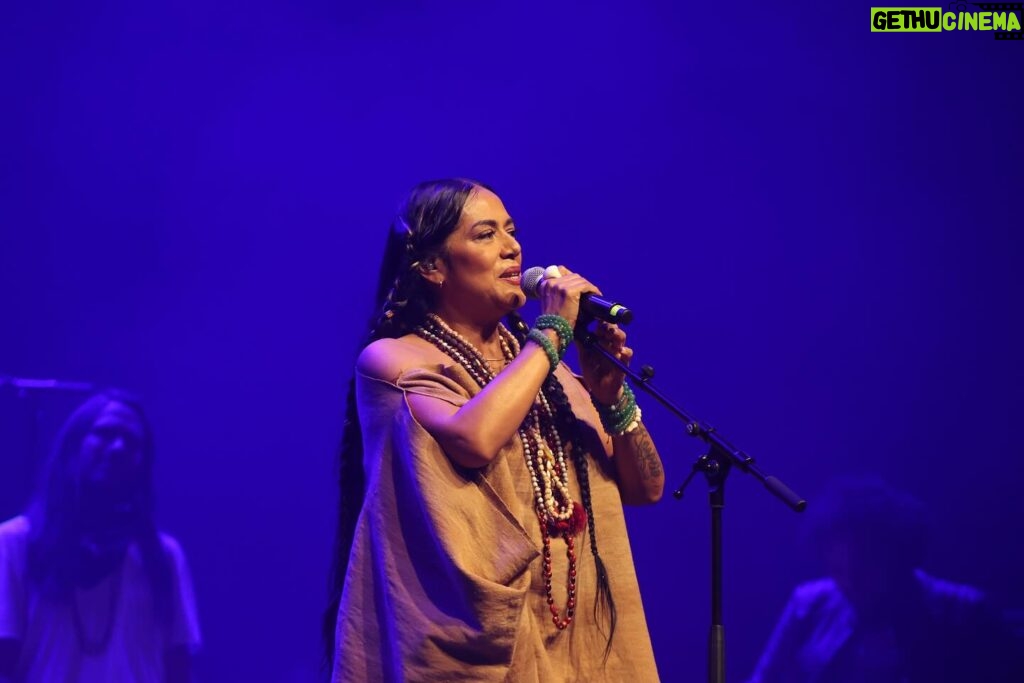 Lila Downs Instagram - #LaLinea24 launched in style with @liladowns at a sold out @barbicancentre last night. 🇲🇽 La Jefa backed by her beautiful band performed a set from down the ages. Fantastic opening from London’s own @mariachilasadelitas La Linea continues tonight with @anatijoux @montaneramusica at @villageunderground Tickets available at @lalineafestival & at the door ☀️ #liladowns #barbican #lalinea24 📸 @rogeralarconphoto & @dosconejo