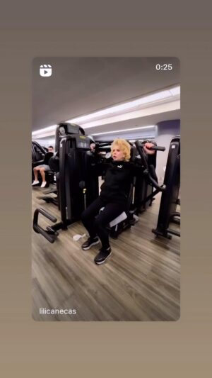 Lili Caneças Instagram - Para o exercício físico não há feriados, eu faço parte , segundo a OCDE, dos 24% dos portugueses que praticam exercício físico, fundamental para a minha saúde mental, aqui no @holmesplace_academy_portugal 💪