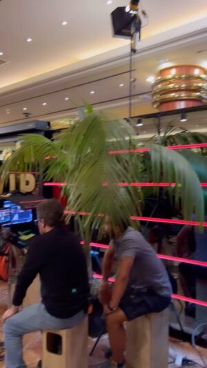 Lili Caneças Instagram - O primeiro casino @casino.estoril era lindíssimo Art Deco, onde gravamos as últimas cenas do filme de Miguel Cadilhe Vive e Deixa Andar, o Ricardo Carriço fantástico de James Bond e eu de Vesper uma Bond Girl, com uma produção fabulosa🎬