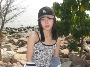 Lilian Zhang Instagram - -
圓寶給我拍的 疼痛文學🧨