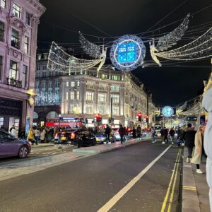 Lilly Aspell Instagram - London has my heart 💗 (especially at christmas time) 😍

#london #christmas