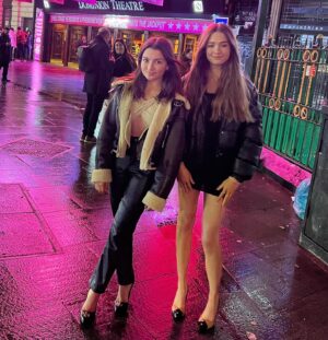 Lilly Aspell Instagram - Great evening spend watching @ddonstage @dominiontheatre . Thank you @jayjaypruk for inviting me 💕I had the pleasure of meeting Page and Billy from @loveisland too . #loveisland #dirtydancing #london  #londonlife #londontheatre #girlsontour #actress #friends #happiness #adventures
